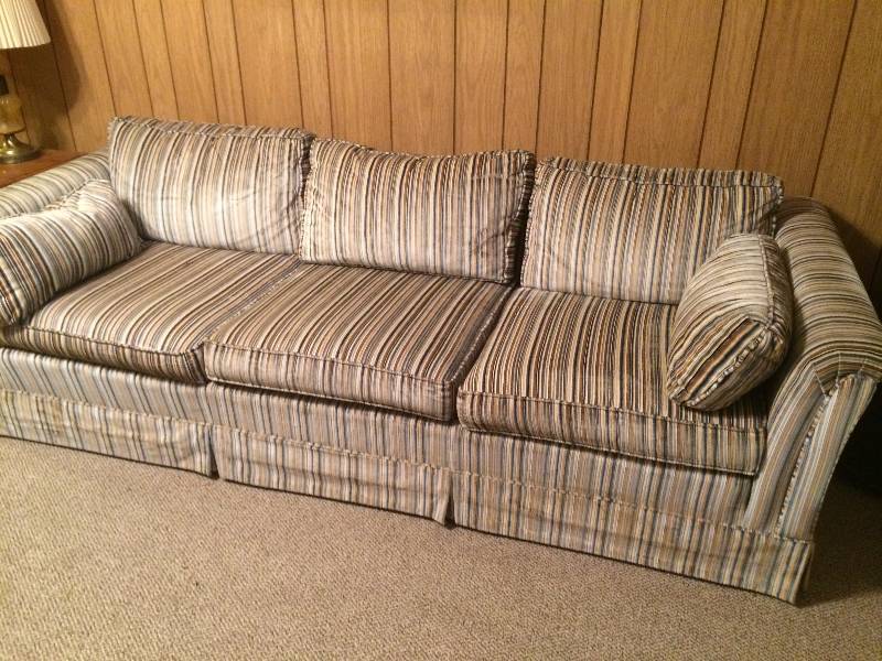 lot 88 image: Retro Sofa