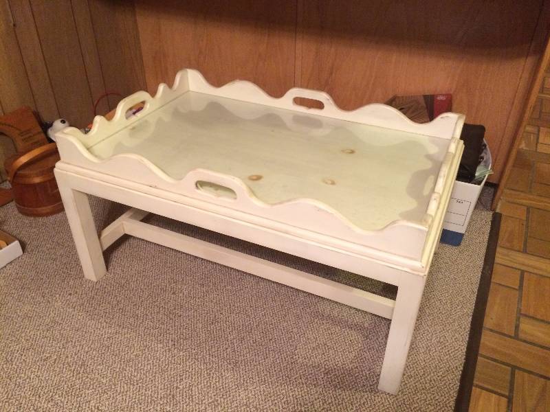 lot 90 image: French Country Coffee table