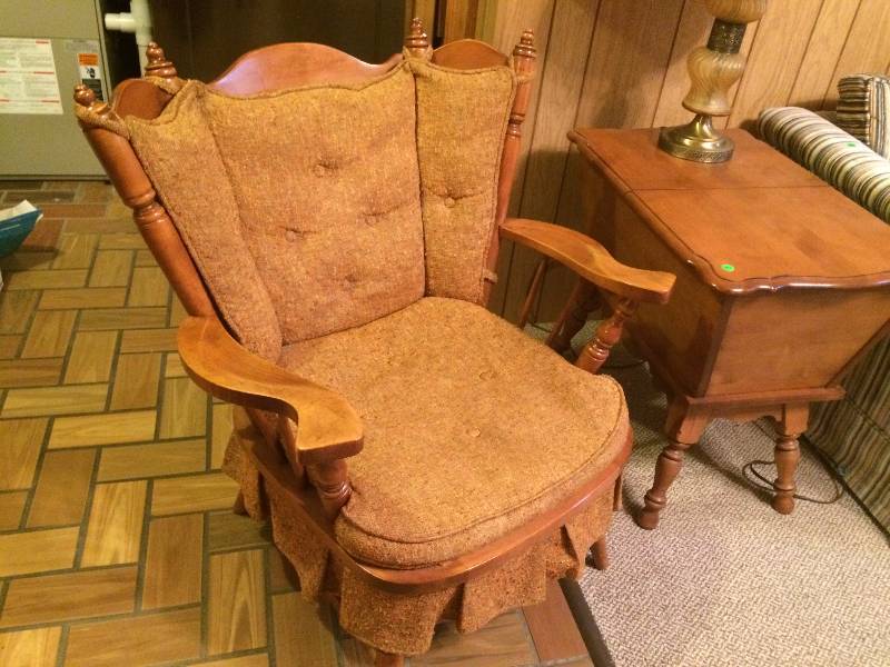 lot 91 image: Vintage Chair Made by Tell City