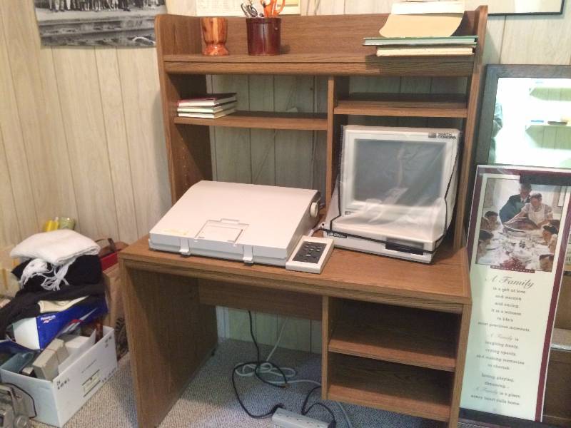 lot 94 image: Computer Desk