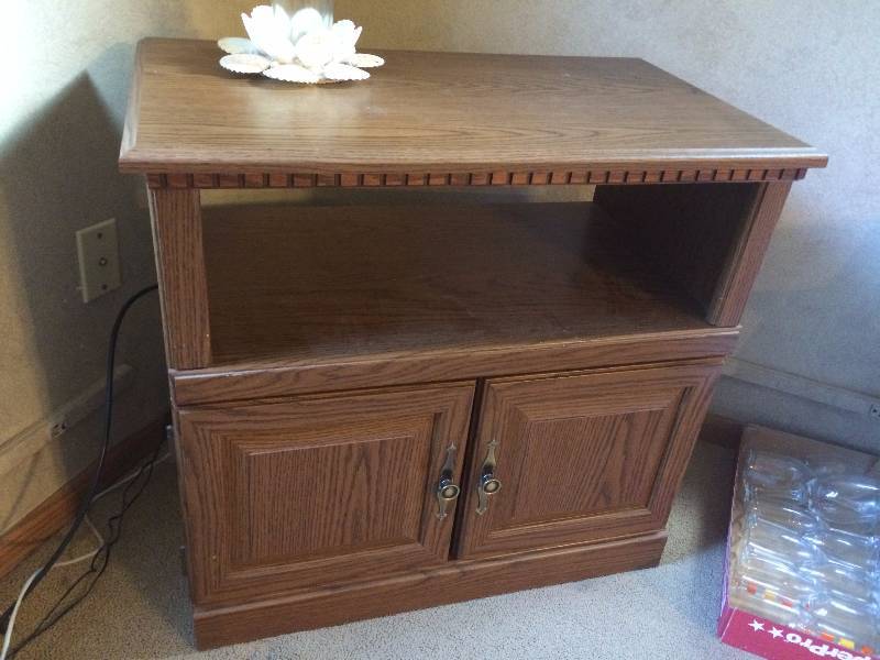 lot 95 image: TV Stand