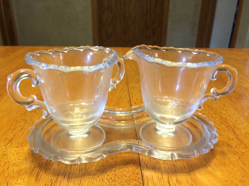 lot 214 image: Fostoria Century Pattern Sugar and Creamer With Tray