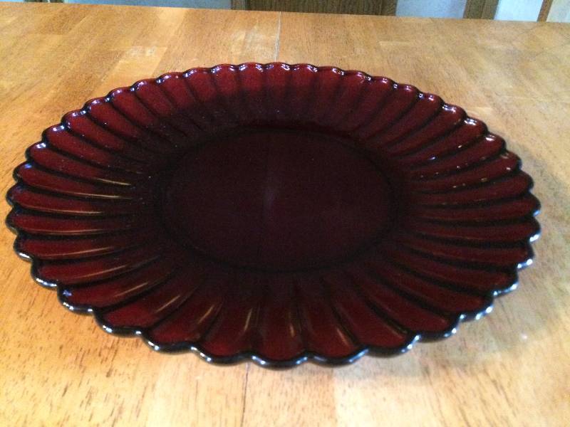 lot 235 image: Royal Ruby Depression Glass, Serving Plate