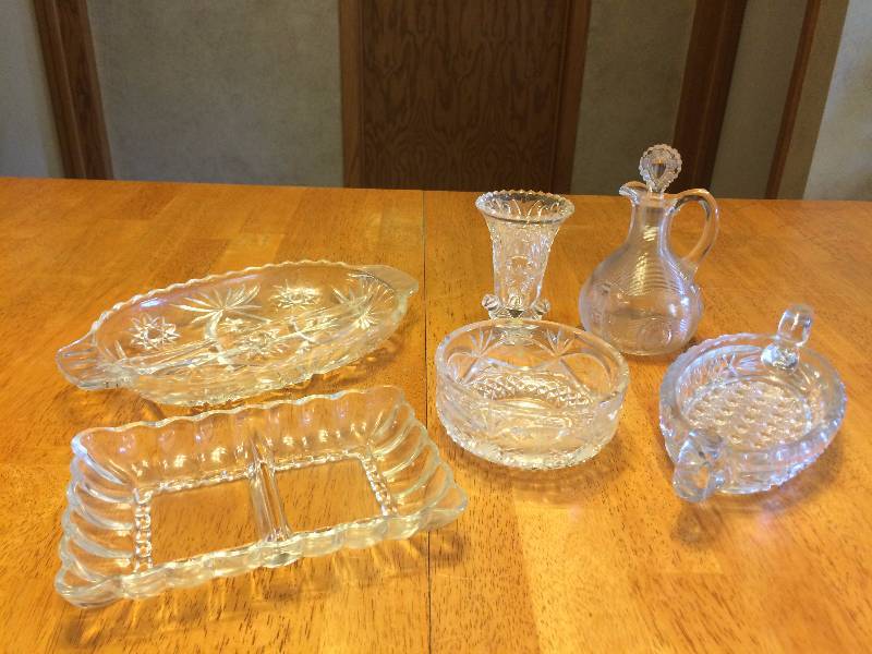lot 261 image: Miscellaneous Cut Glass and Glass Pieces