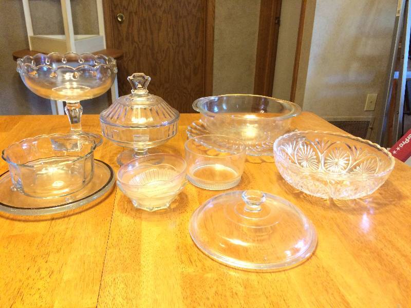 lot 262 image: Miscellaneous Cut Glass and Glass Pieces