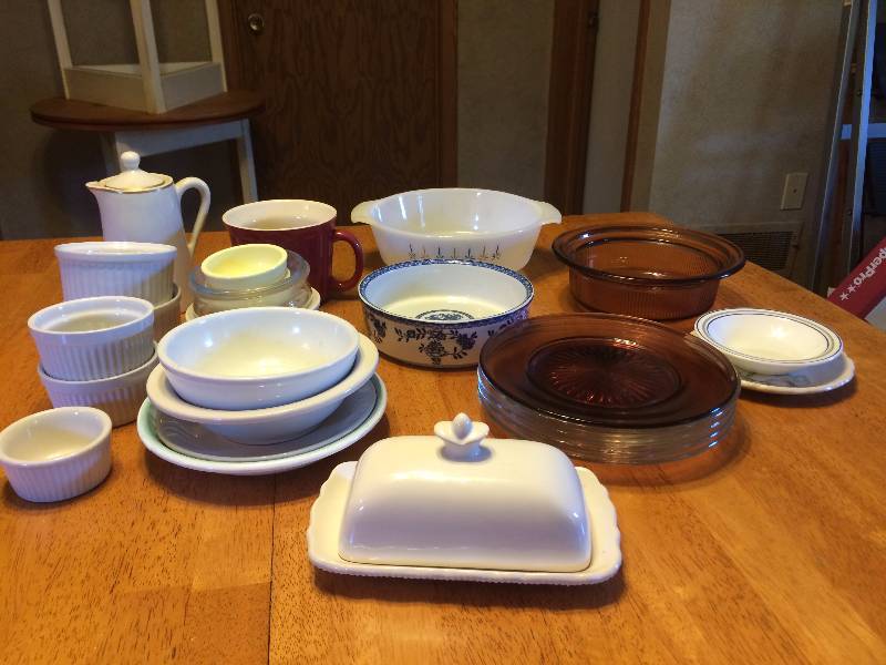 lot 268 image: Large Lot of Miscellaneous Dishware
