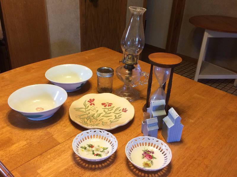 lot 275 image: Miscellaneous Lot of Collector Pieces