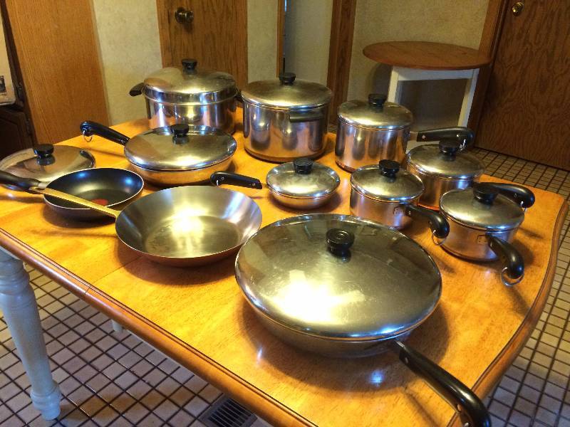 lot 278 image: Full Set of Revere Ware Stainless Steel  Copper Bottom Cookware
