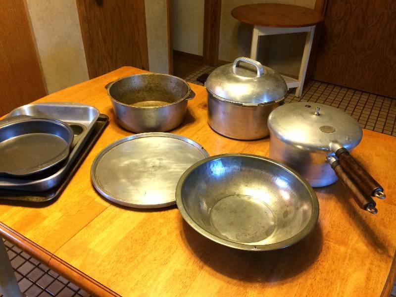 lot 279 image: Two Pressure Cookers and Miscellaneous Cooking & Baking Pans