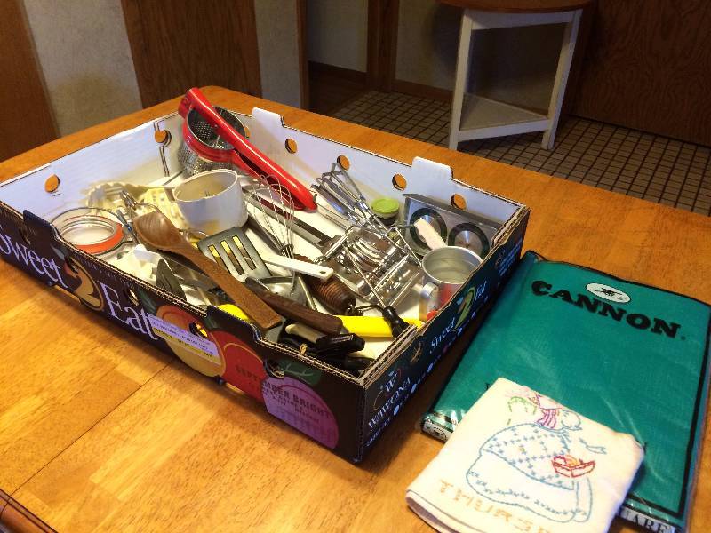 lot 282 image: Miscellaneous Lot of Kitchen Utensils