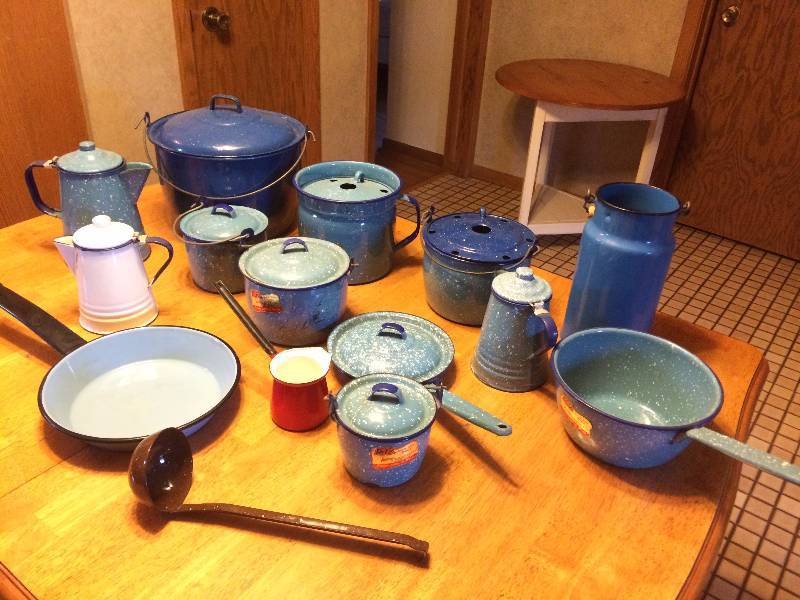 lot 287 image: Huge Lot of Vintage Enamelware