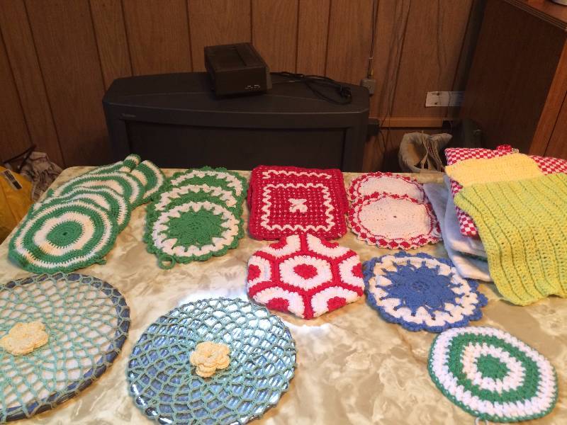 lot 299 image: Twenty Six Vintage Hot Pads, Handmade