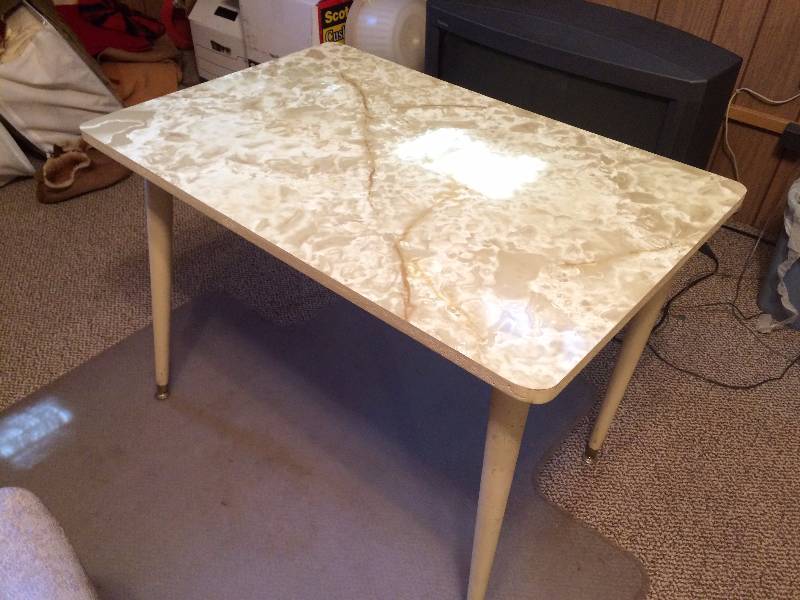 lot 354 image: Small Vintage Table
