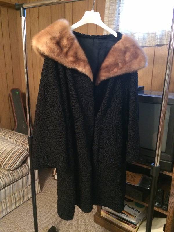 lot 356 image: Vintage Persian Lamb Coat With A Mink Collar