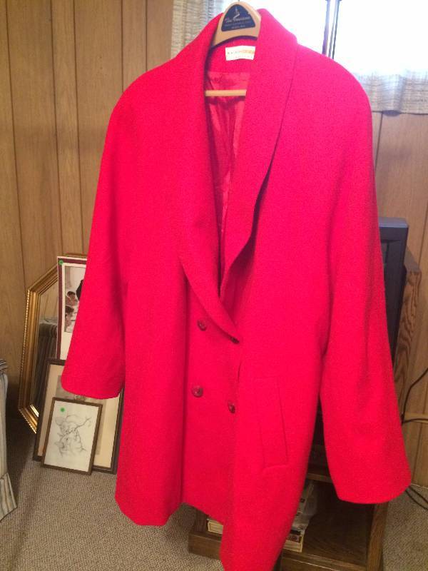 lot 363 image: Nice Wool Coat in Red