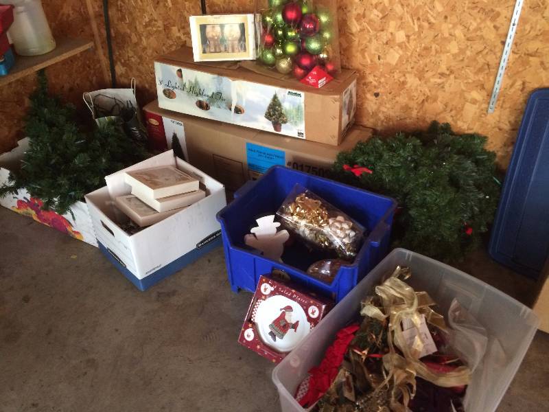 lot 371 image: Large Lot Of Christmas Dcor