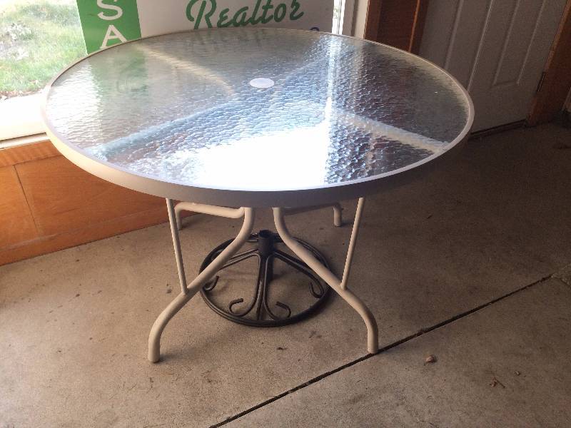 lot 376 image: Glass Top Picnic Table and Umbrella Stand