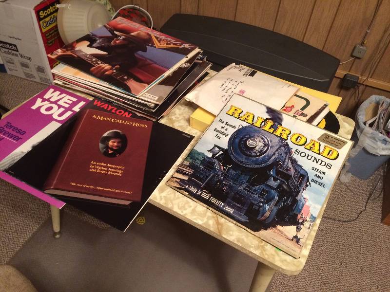 lot 379 image: Large Lot of Albums