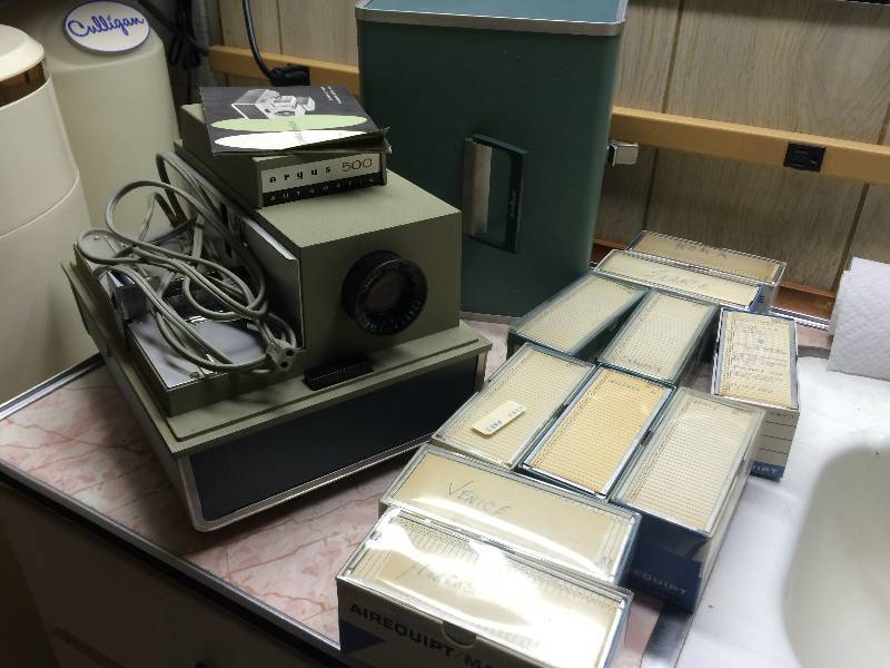 lot 398 image: Vintage Slide Projector