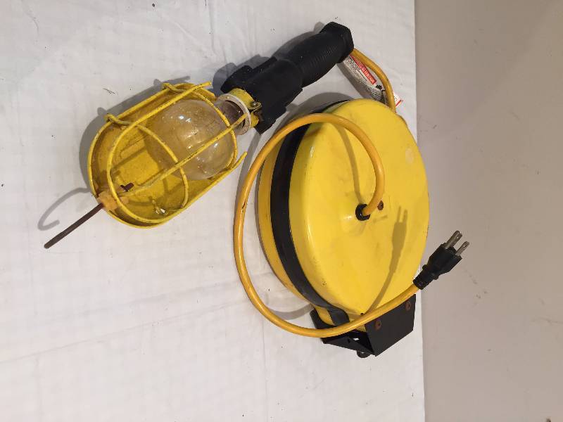 RETRACTIBLE LIGHT