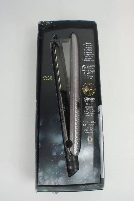 lot 4 image: Infiniti Pro Titanium Smooth Flat Iron