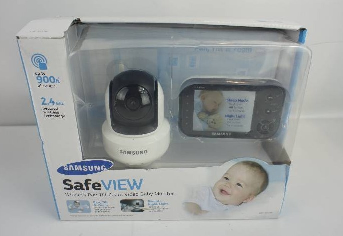 lot 35 image: Samsung 3.5 SafeVIEW Pan Tilt Zoom Digital Video Baby Monitor