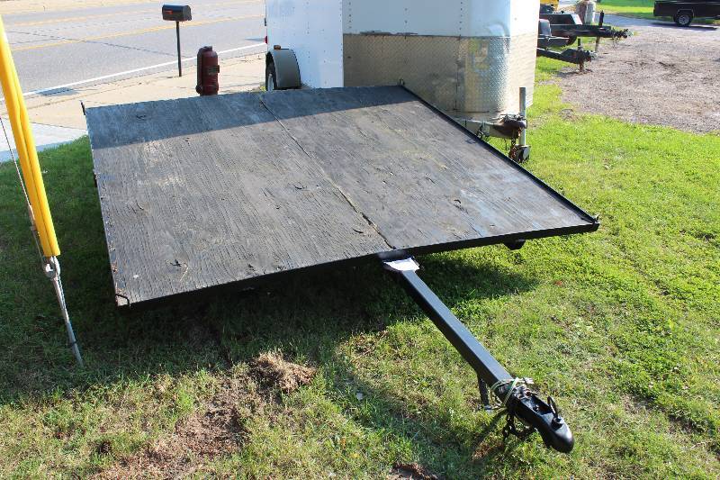 lot 10 image: Trailer wWooden Deck & Two Wheels AASV 917 Trailer Registration 96 x 146.