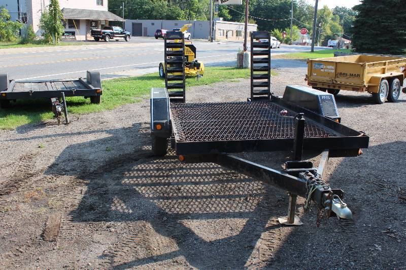 lot 6 image: Trailer w4 Wheels & Metal Grate Base Tire Ramps MN License Plate 2093CXT 99 x 225.