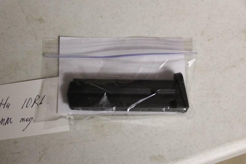 lot 75 image: Baretta 9mm Magazine 10 Round.