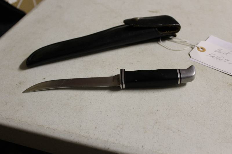 lot 106 image: Buck 121 Knife wSheath.