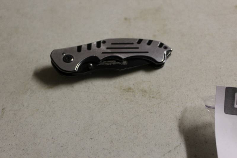 lot 124 image: Smith & Wesson Special Ops Knife.