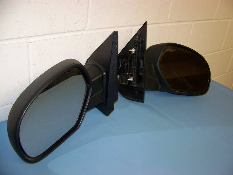 lot 23 image: (2) 2007 GM, Stock Manual Truck  Vehicle Mirrors