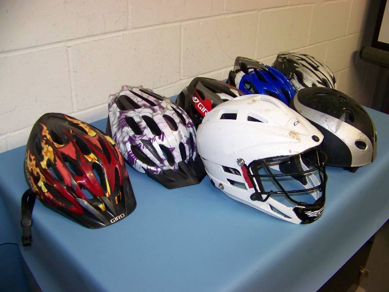 lot 9 image: (7) Kids Bike  Bicycle, Lacrosse and Skate Boarding  Skateboarding Helmets
