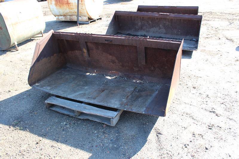 Front Bucket Loader Attachment 79 x 39.
