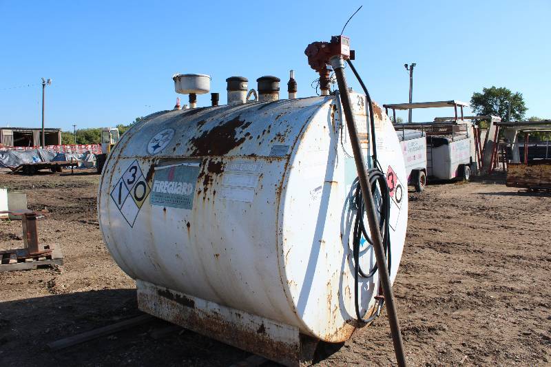 Metal Fuel Tank wStand & Hose 1000 Gallons Serial #32316 80 x 170 x 88.