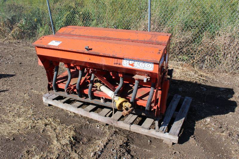 Green-Rite III Seeder Tractor Attachment 72 x 58 x 38.