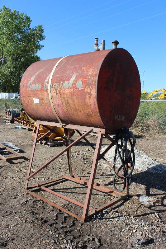 Metal Fuel Tank wStand & Hose 48 x 67 x 100.
