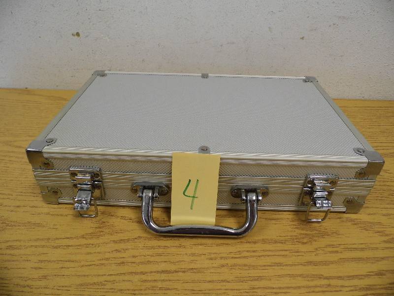 Case with 35 Flashlights