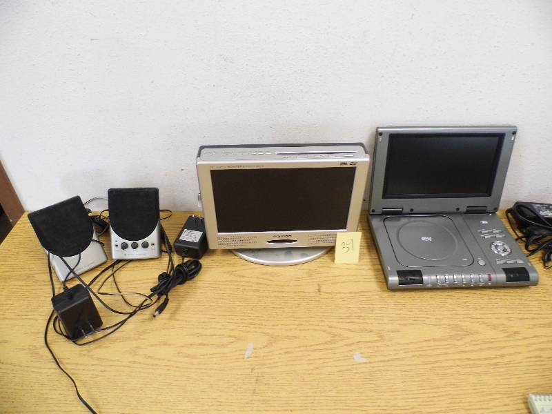 2 DVD Players
