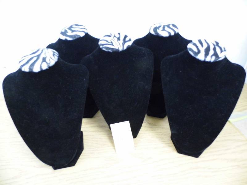 5 Necklace Displays