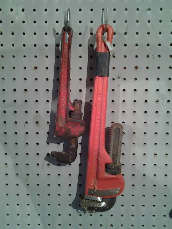 lot 7 image: 2-Pipe Wrenches