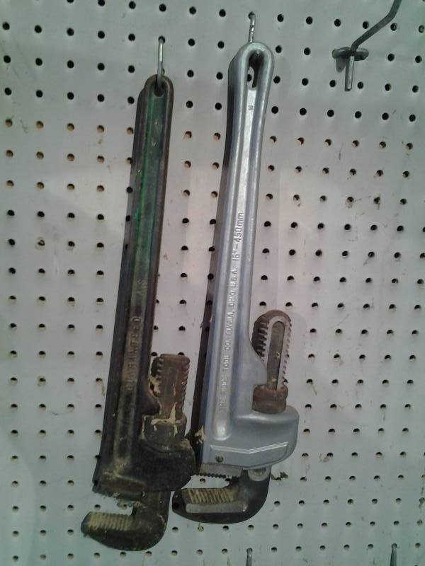 lot 8 image: 2-Pipe Wrenches