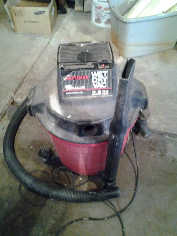 lot 20 image: Craftsman 16 Gallon 2.5 HP WetDry Vac