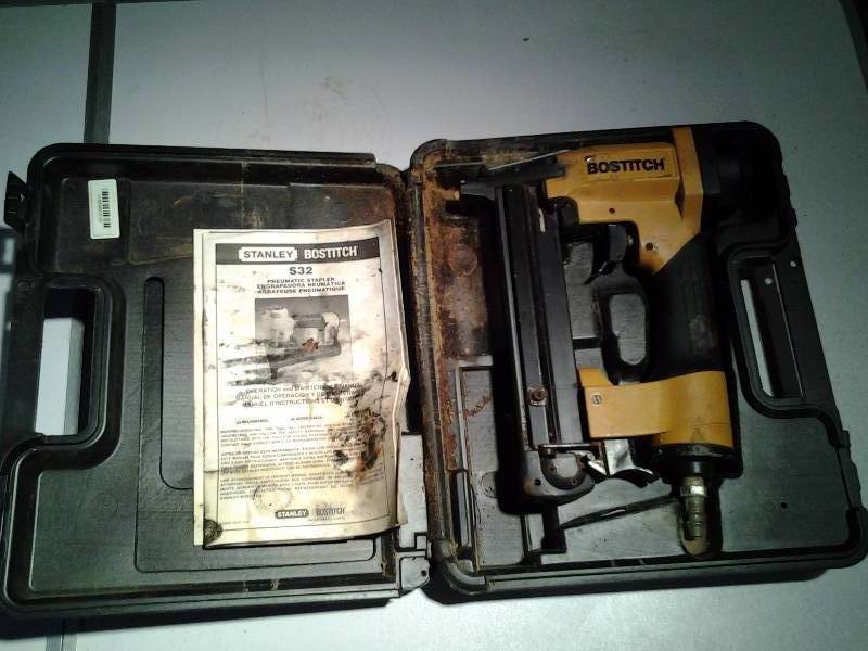 lot 27 image: Bostitch 532 Stapler