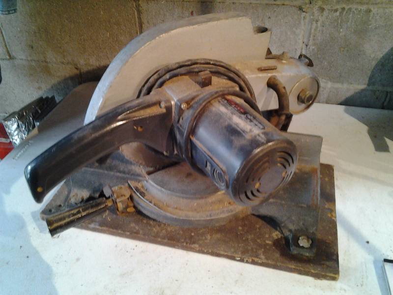 lot 48 image: Skil Saw Model 3810, 10 Inch Miter Box Saw