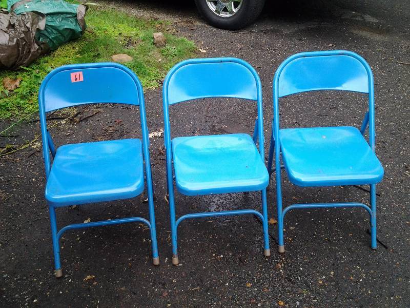 lot 61 image: 3-Metal Folding Chairs