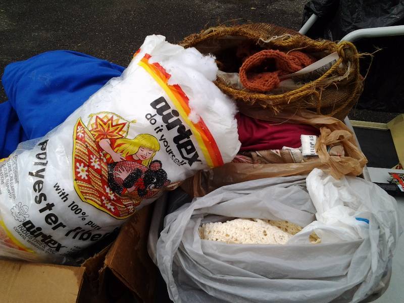 lot 89 image: Large Lot Of Craft Items