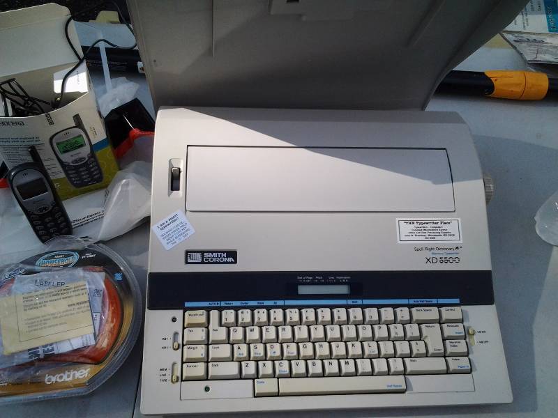 lot 90 image: Smith-Corona Electric Memory Typewriter
