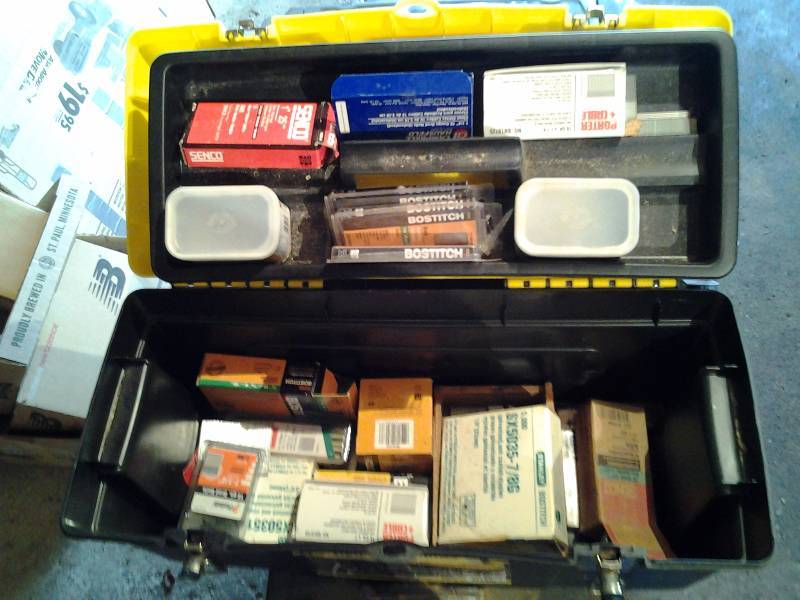 lot 91 image: Tool Box Of Brad Nails & Staples