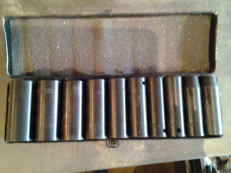 lot 101 image: Campbell Hausfeld 12 Inch SAE Deep Socket Set